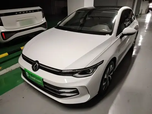 Volkswagen Golf, 2025
