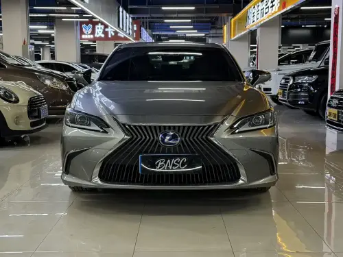 Lexus ES, 2021