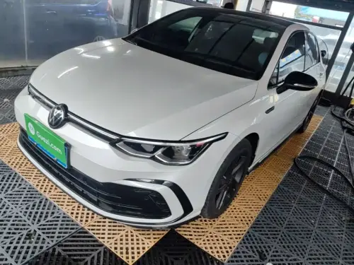 Volkswagen Golf, 2024