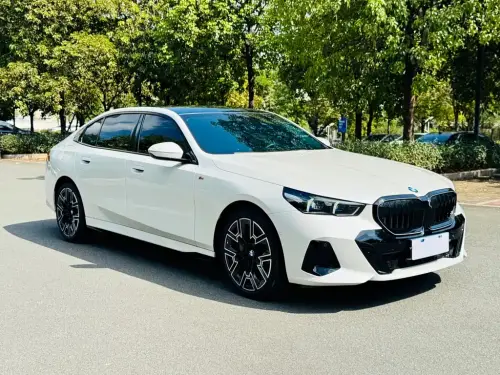 BMW 5-Series, 2025