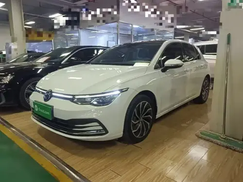 Volkswagen Golf, 2024