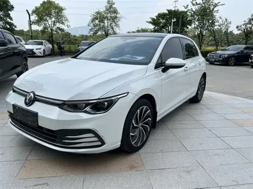 Volkswagen Golf, 2023