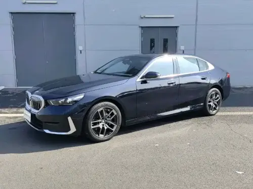 BMW 5-Series, 2025