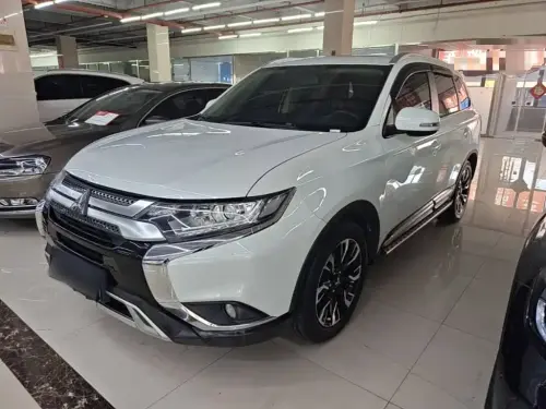 Mitsubishi Outlander, 2020