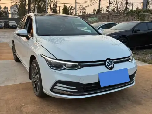 Volkswagen Golf, 2023