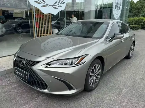 Lexus ES, 2022