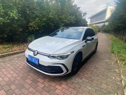 Volkswagen Golf, 2023