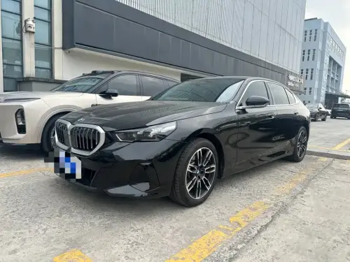 BMW 5-Series, 2026