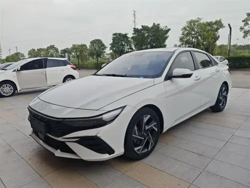 Hyundai Elantra, 2024