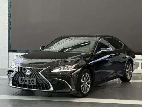 Lexus ES, 2022