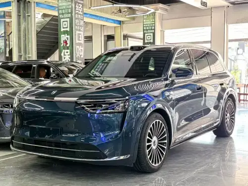 AITO M8, 2025