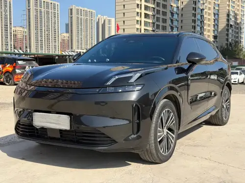 Lynk & Co 08, 2025
