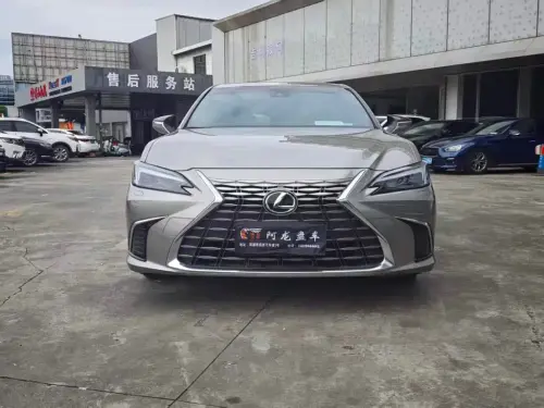 Lexus ES, 2025