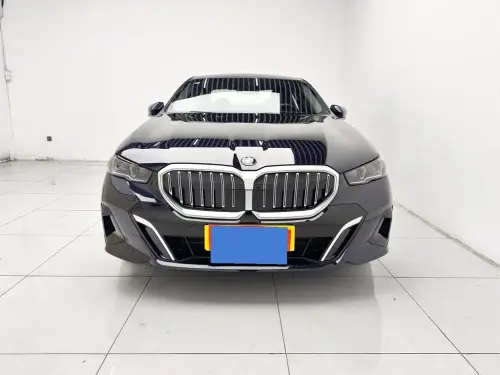 BMW 5-Series, 2025