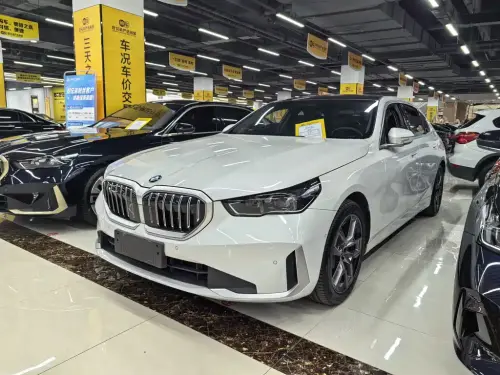 BMW 5-Series, 2025