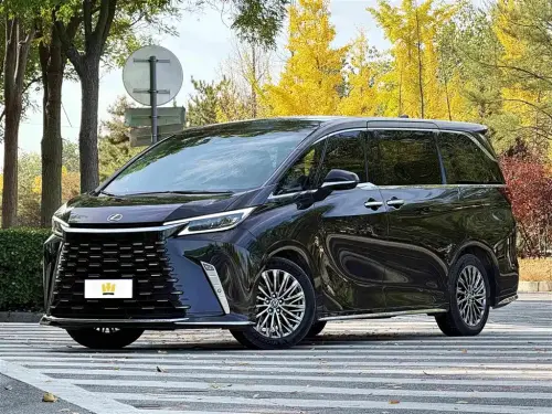 Lexus LM, 2025