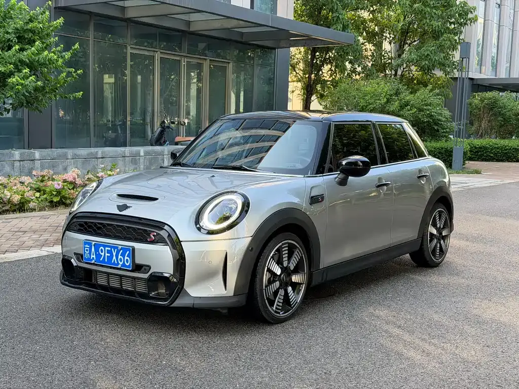 Mini MINI, 2024