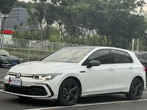 Volkswagen Golf, 2023