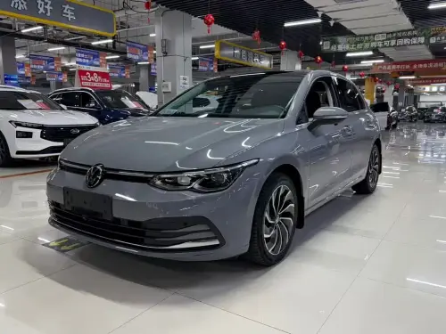 Volkswagen Golf, 2023