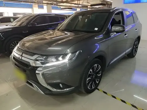 Mitsubishi Outlander, 2020