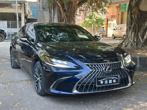Lexus ES, 2022