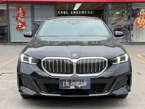 BMW 5-Series, 2025
