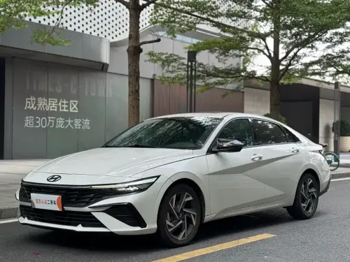 Hyundai Elantra, 2024