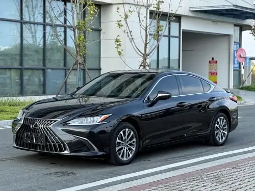 Lexus ES, 2023
