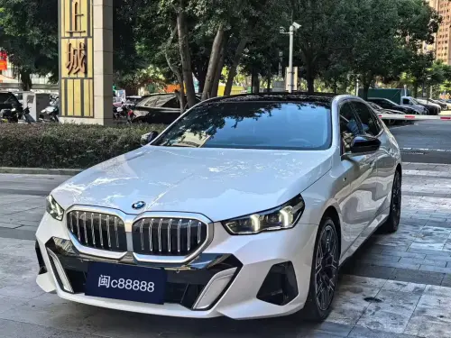 BMW 5-Series, 2025