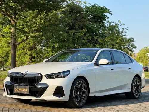 BMW 5-Series, 2026