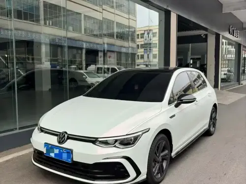 Volkswagen Golf, 2024