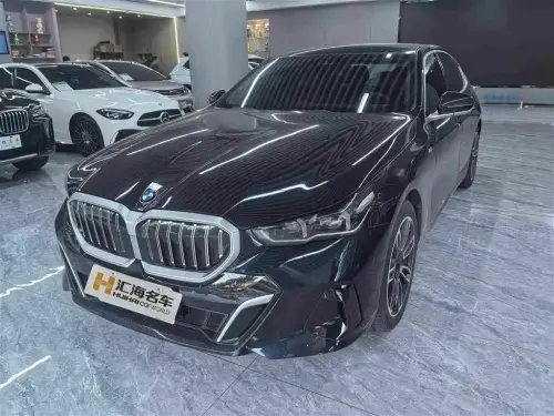 BMW 5-Series, 2025