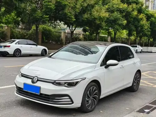 Volkswagen Golf, 2022