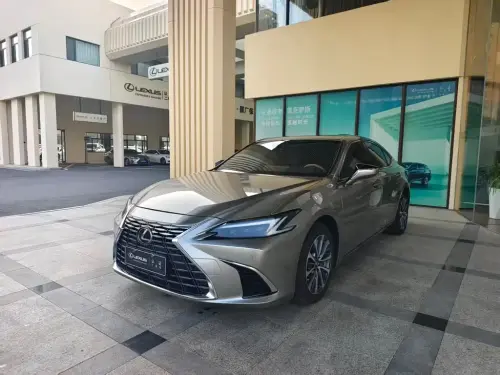 Lexus ES, 2025