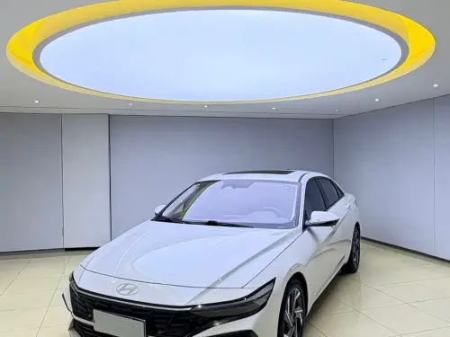 Hyundai Elantra, 2023
