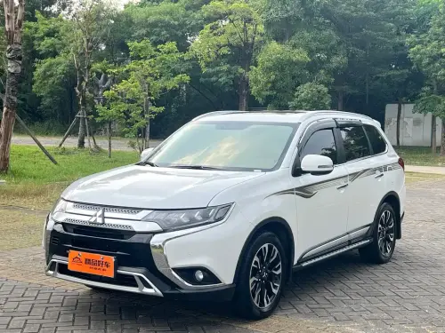 Mitsubishi Outlander, 2020
