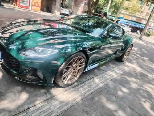 Aston Martin DBS, 2021