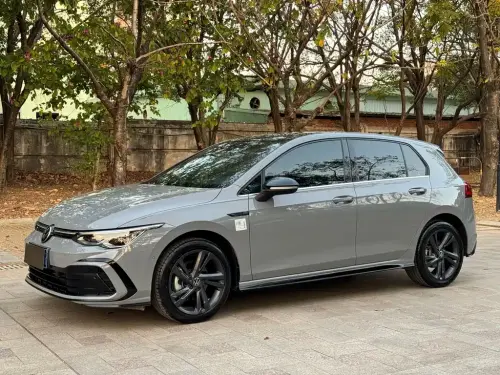Volkswagen Golf, 2024