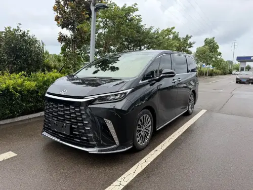 Lexus LM, 2025