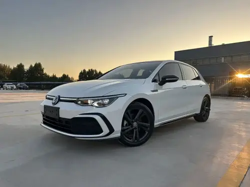 Volkswagen Golf, 2023