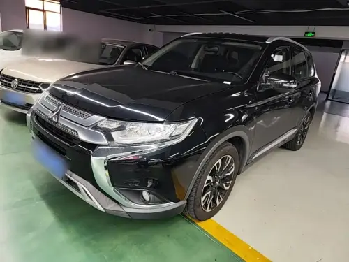 Mitsubishi Outlander, 2020