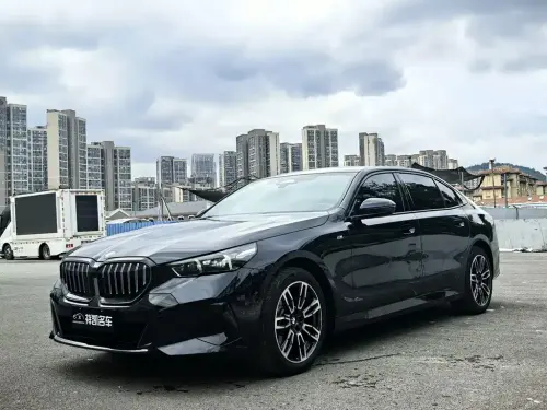 BMW 5-Series, 2025