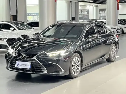 Lexus ES, 2025