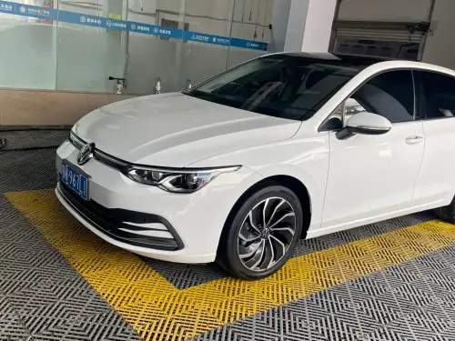 Volkswagen Golf, 2024