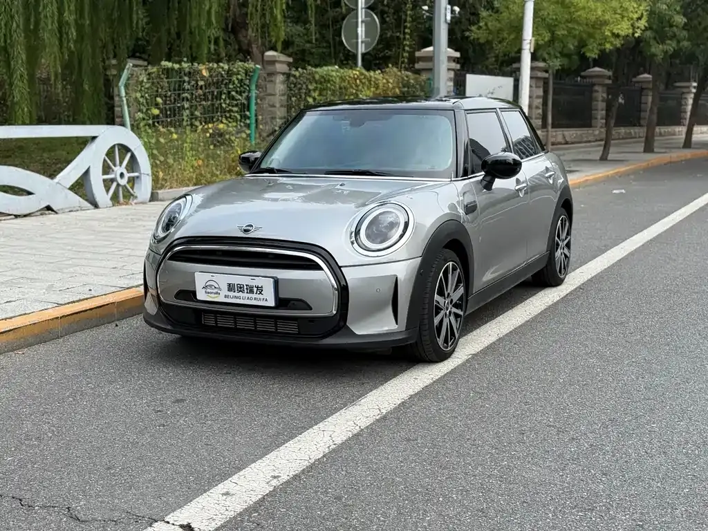 Mini MINI, 2024