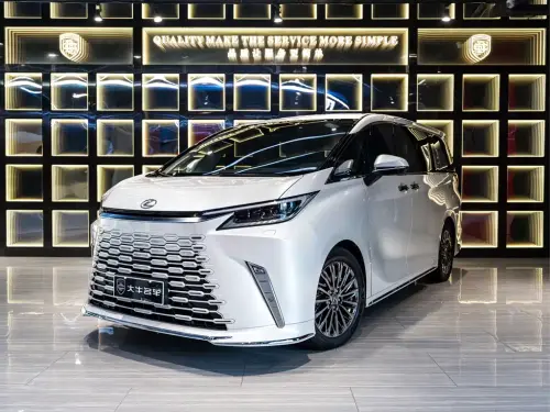 Lexus LM, 2025