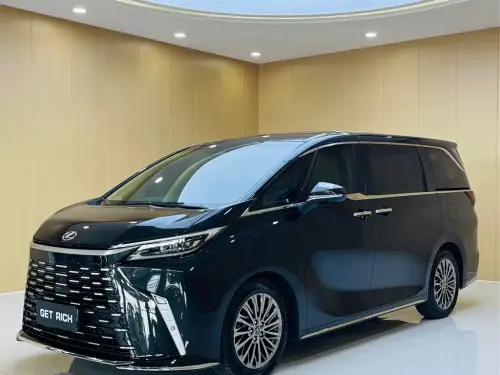 Lexus LM, 2025