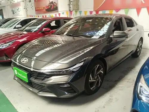 Hyundai Elantra, 2025