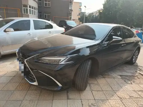 Lexus ES, 2025