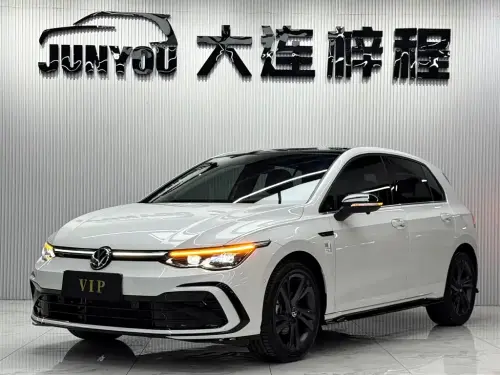 Volkswagen Golf, 2022